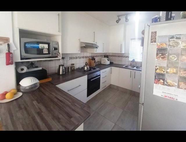 2 BEDROOM APARTMENT RENTED IN MANGOLD PARK